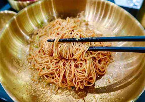 贡梅蟹粉拌面
