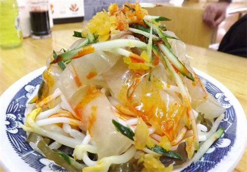 辣妹子擀面皮