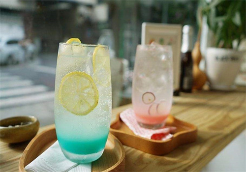 张萌萌气泡水