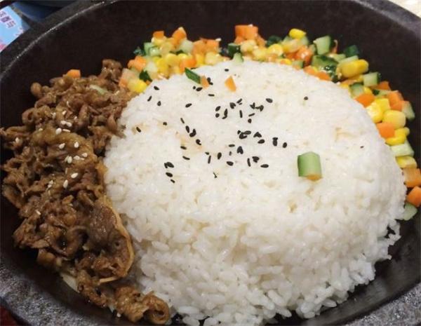 泰益铁板饭费多少？