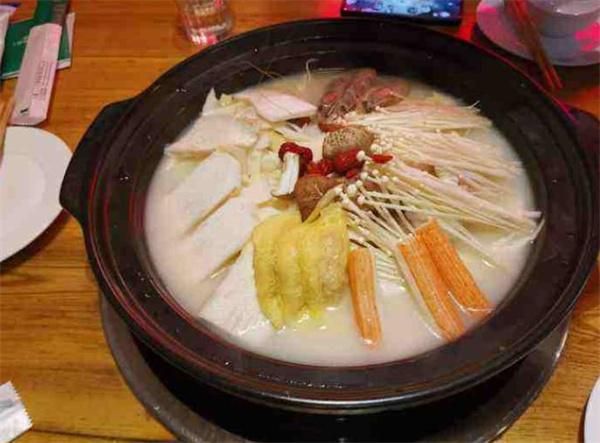 三人行骨头王火锅
