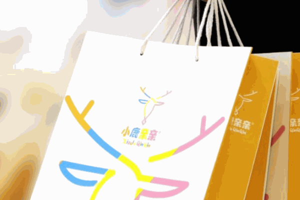 小鹿亲亲童装