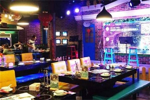 音乐火锅餐厅
