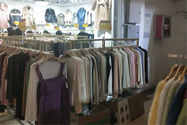 伊品折上折女装加盟