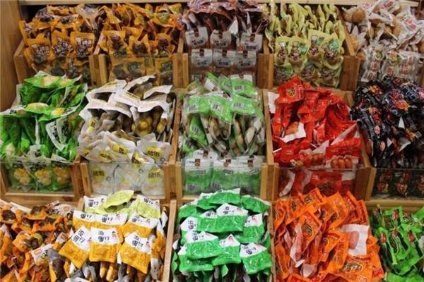 百宝箱休闲零食加盟