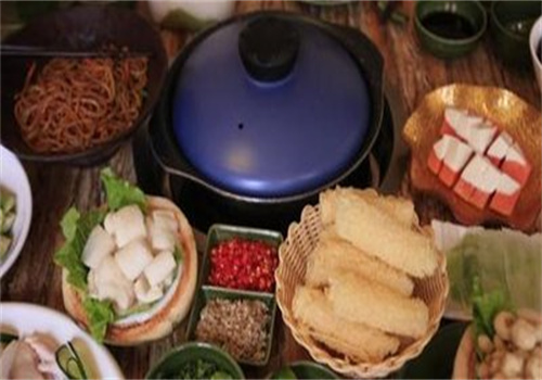 23度不太冷椰子火锅店