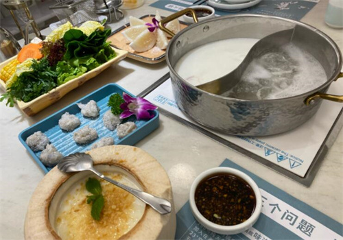 23度不太冷椰子火锅店