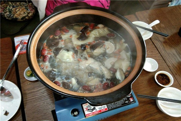 八号院火锅鸡加盟
