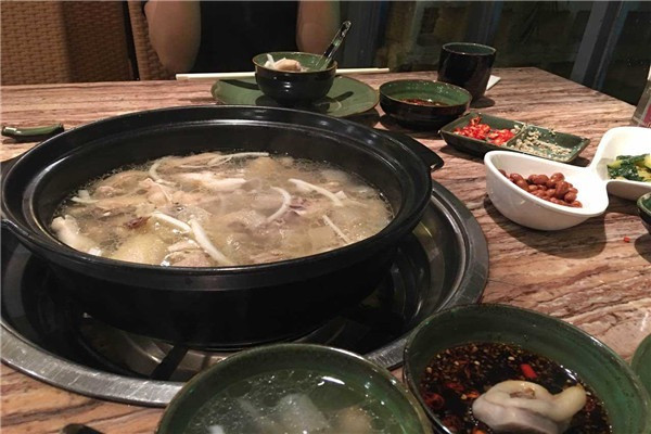 八号院火锅鸡加盟