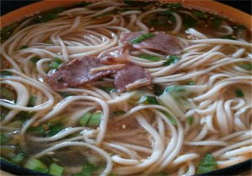 鲍家牛肉面馆