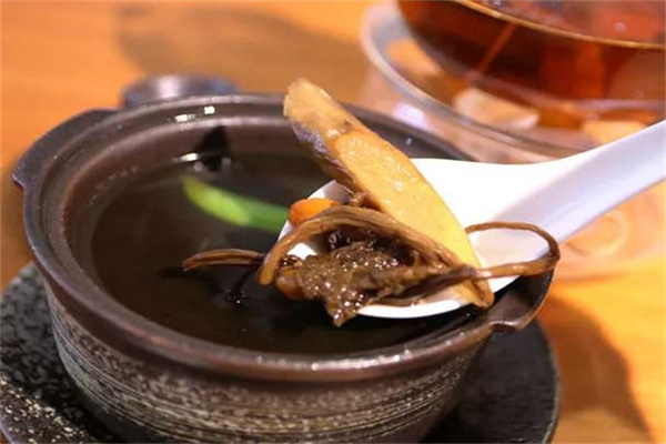 御品斋黄焖鸡米饭