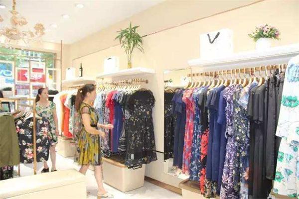 杨尚国际服装