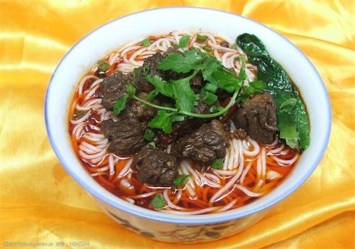 犇青丘黄牛肉米线