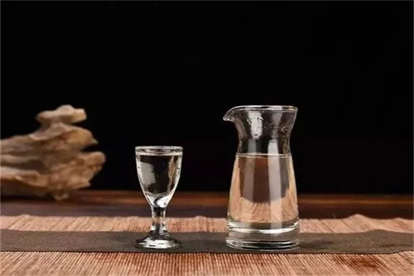 品道白酒