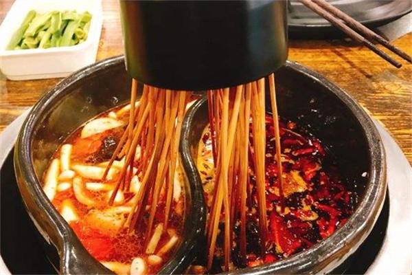 渝大侠串串香