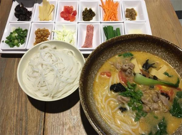 蒙自香过桥米线