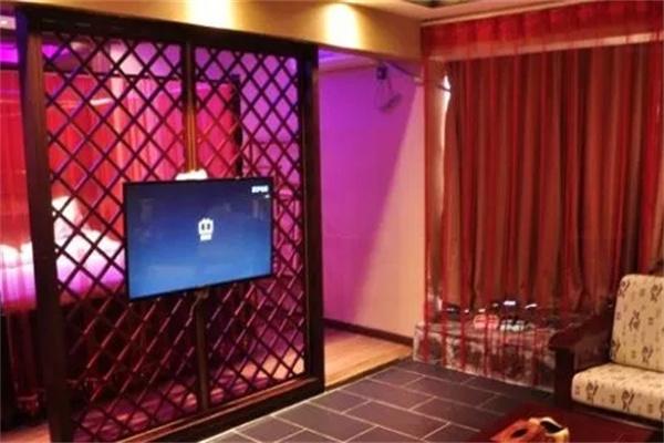 双蝶恋情侣主题酒店