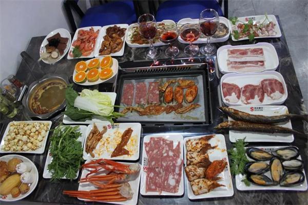 小蛮咬烤肉火锅加盟