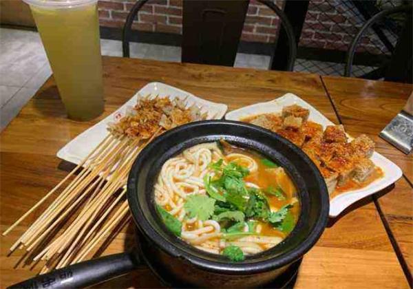姐弟俩土豆粉