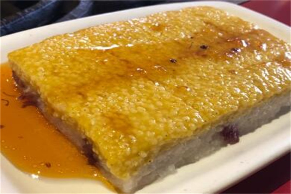 铁锅一居中菜馆