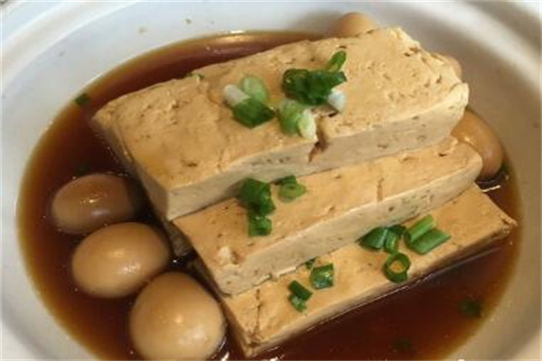 铁锅一居中菜馆
