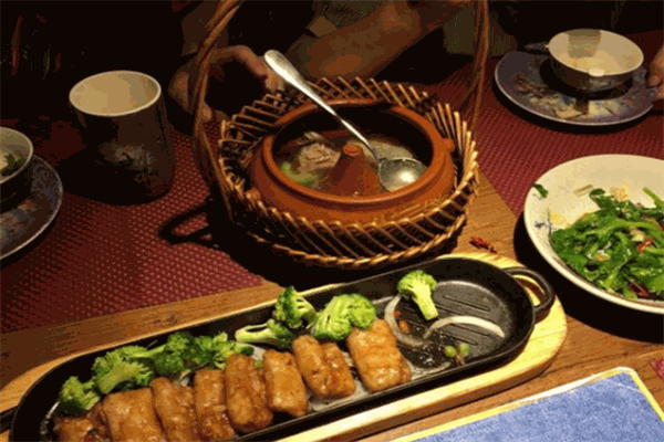 雀舞云南菜餐厅加盟