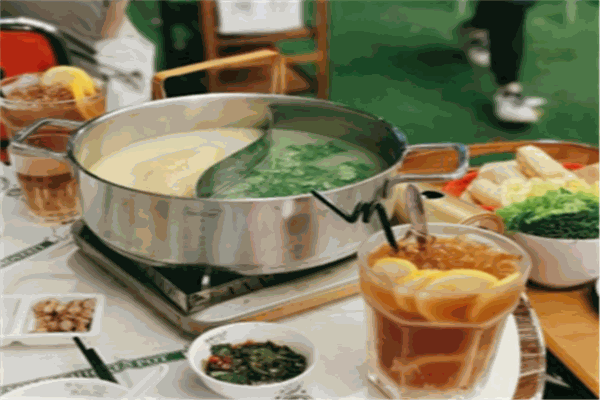 禄婶鸡煲香港打边炉