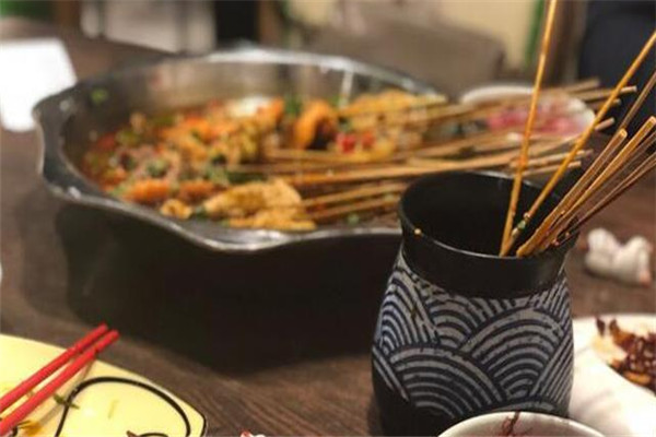 左右捞串串香加盟