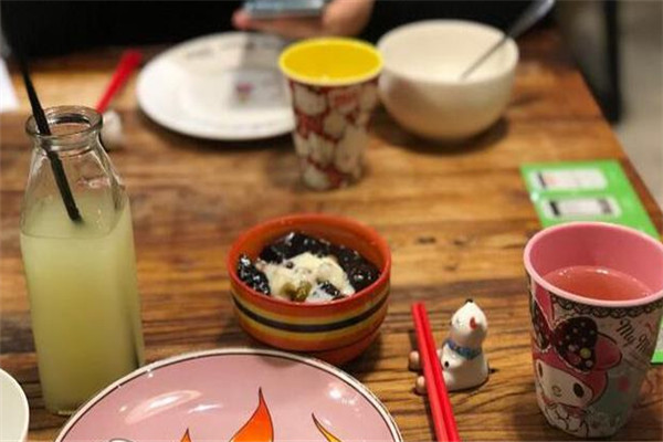 左右捞串串香加盟