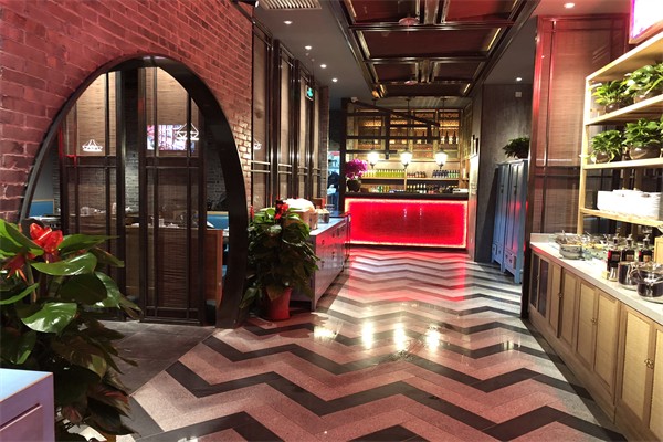 山城辣妹子火锅店