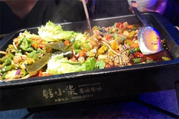 蛙小柒炭烧牛蛙加盟
