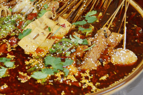 马路边边串串麻辣烫