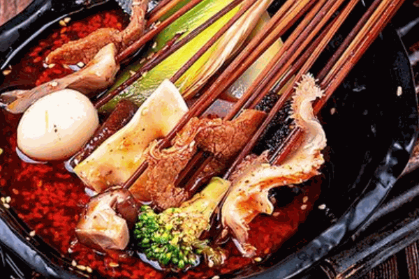 马路边边串串麻辣烫