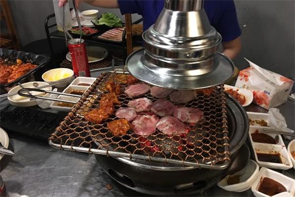 八月炭火烤肉