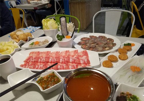 蓝小悦新派牛肉火锅