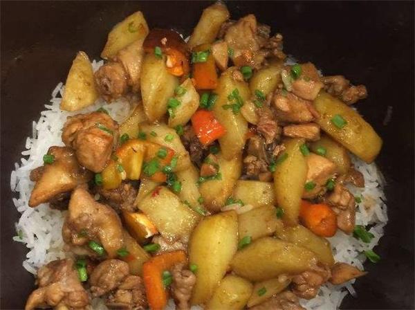 湘味阁紫砂煲拌饭