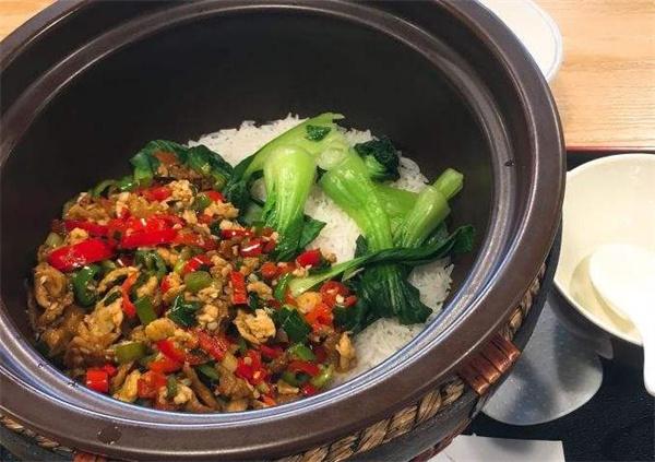 湘味阁紫砂煲拌饭