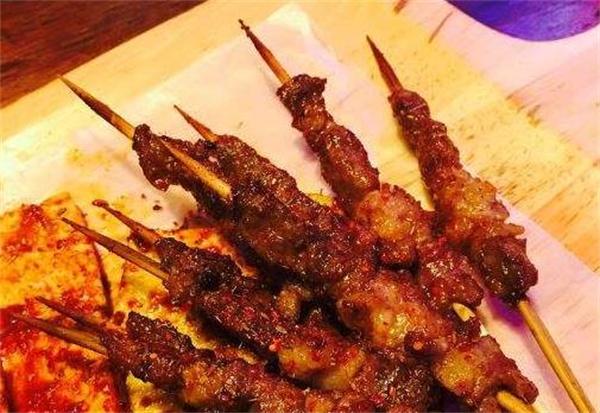 以串成名烤串火锅