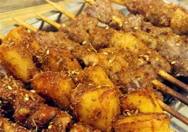 以串成名烤串火锅