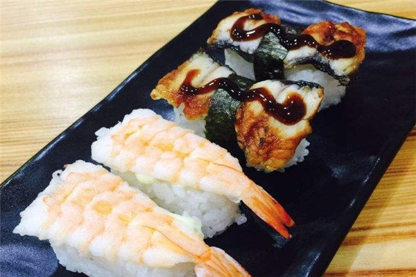 东谷滋拉面寿司店