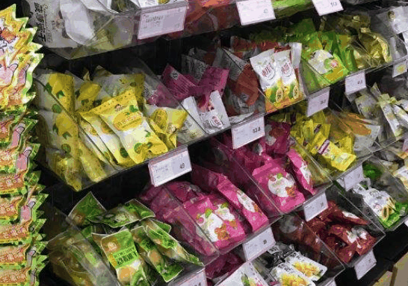 赵一鸣量贩零食连锁