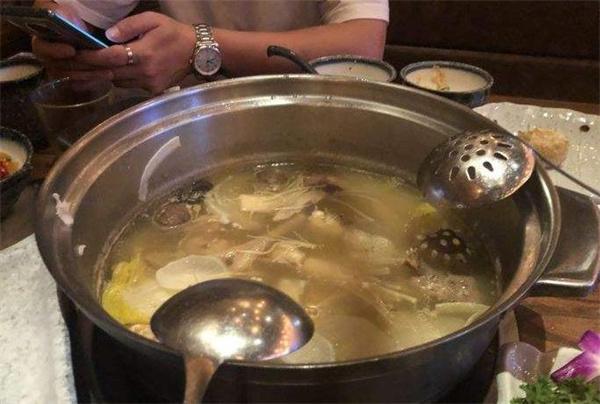 同仁四季椰子鸡音乐主题餐厅