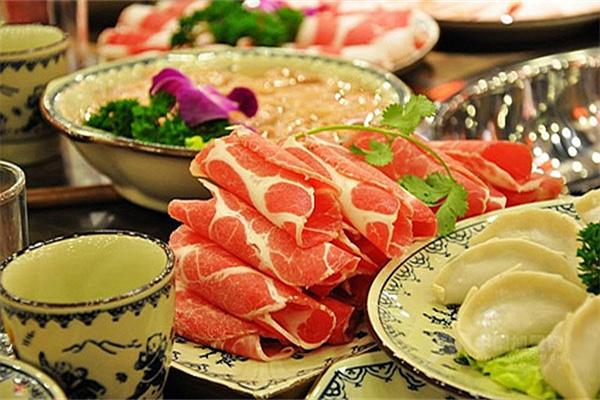 骑龙火锅店