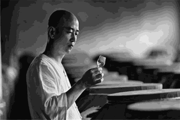 古井经典老窖酒