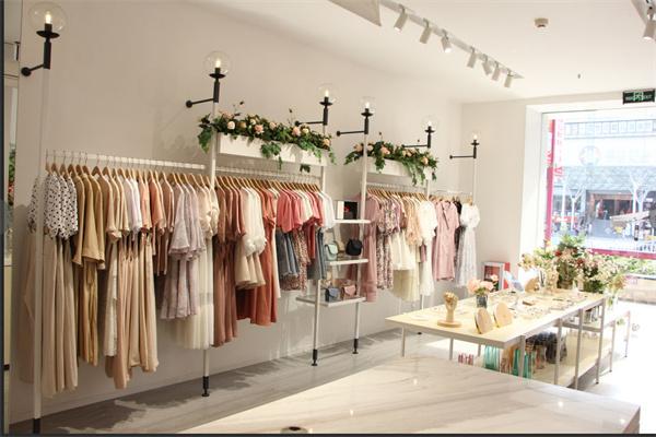 沫一女装店