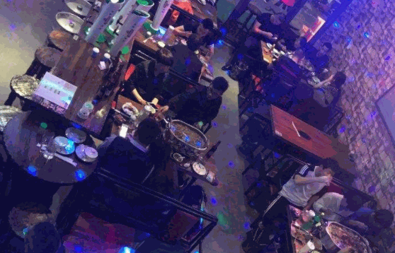 午夜蓝烤肉酒吧