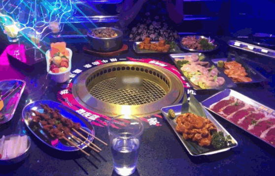 午夜蓝烤肉酒吧