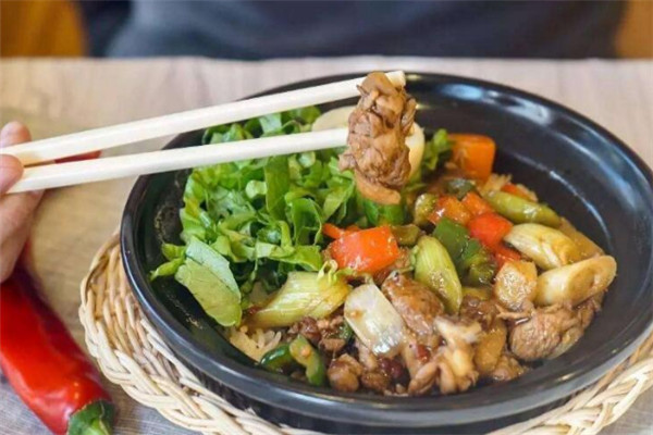 煲师兄煲仔饭加盟