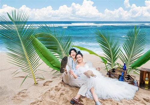 黑马婚纱摄影