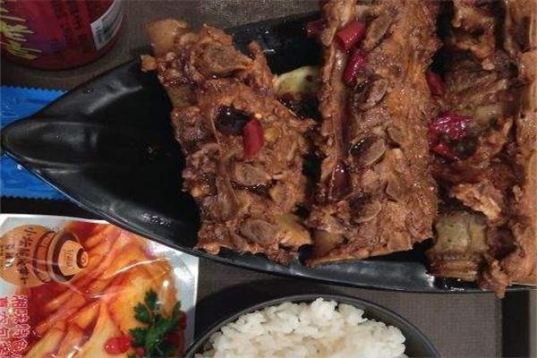 辣骨气饭快餐招商